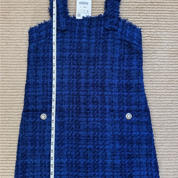 Zara blogger's favourite blue tweed dress with Pearl jewel buttons - Picture 10 of 11